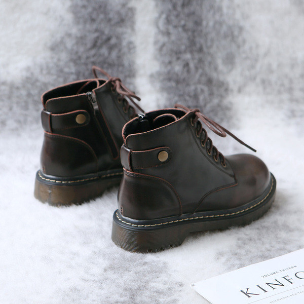 Ikdienas sieviešu ādas zābaki ar šņorēm un plakanu zoli