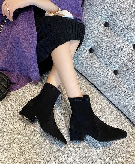 Mūsdienīgi sieviešu zābaki no eko zamšādas ar bieziem papēžiem