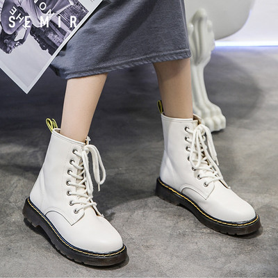 Naiste vabaaja nahast saapad paelte ja lameda tallaga – sooja voodriga või ilma