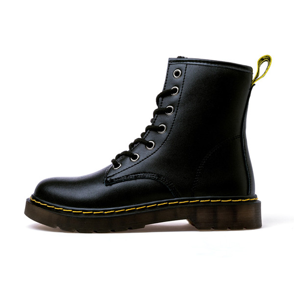 Naiste vabaaja nahast saapad paelte ja lameda tallaga – sooja voodriga või ilma