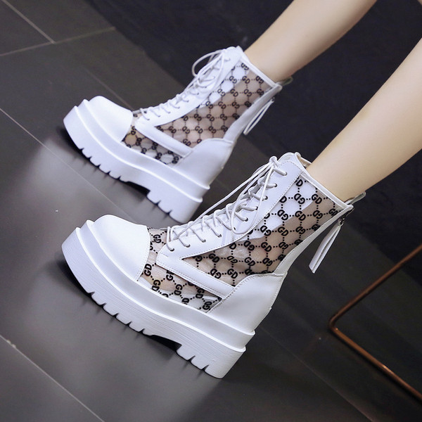 Ženske čizme sa visokim đonom u dva modela