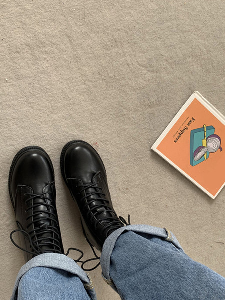 Ādas sieviešu ziemas zābaki ar plakanu zoli