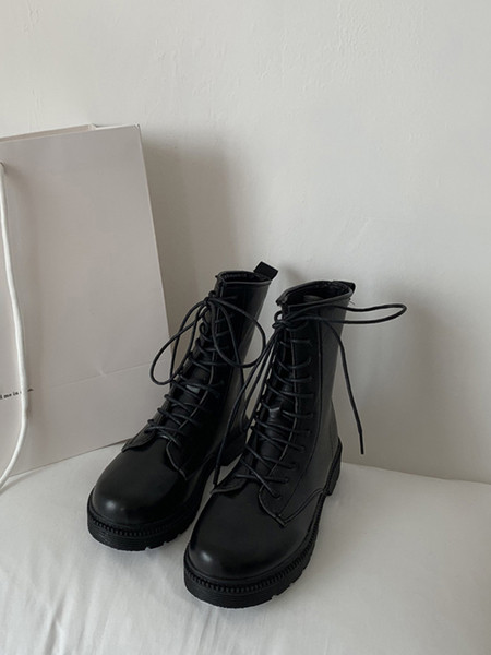 Ādas sieviešu ziemas zābaki ar plakanu zoli