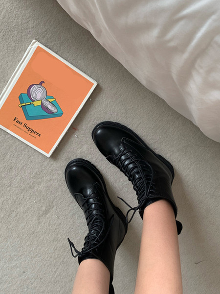 Ādas sieviešu ziemas zābaki ar plakanu zoli