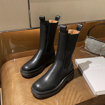 Nahast naiste talvesaapad või kõrge tallaga saapad