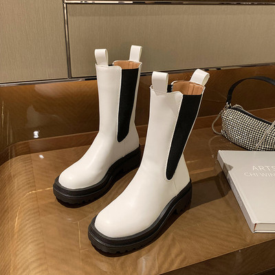 Nahast naiste talvesaapad või kõrge tallaga saapad