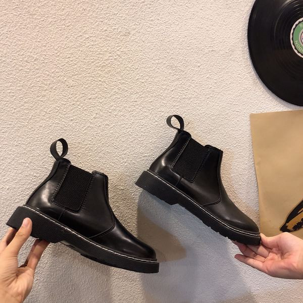 Naiste saapad 3 cm tallaga - musta värvi