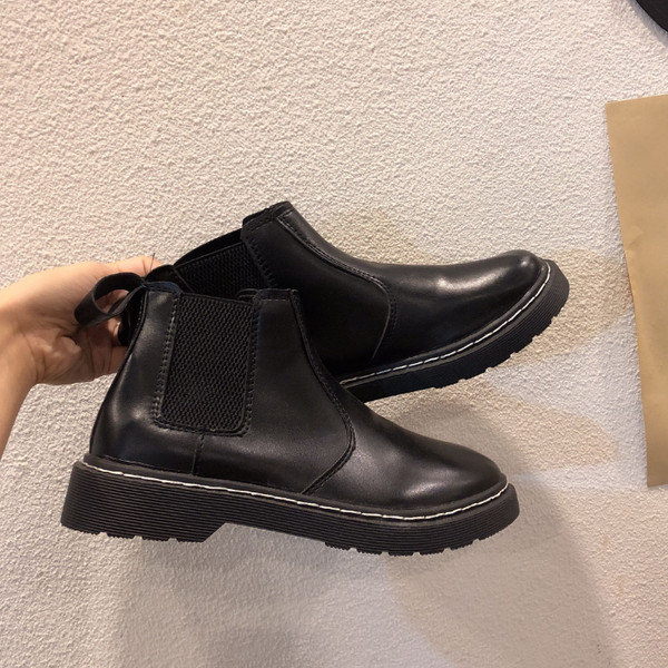 Naiste saapad 3 cm tallaga - musta värvi