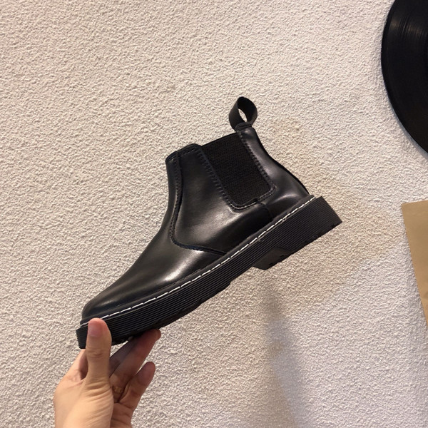 Naiste saapad 3 cm tallaga - musta värvi