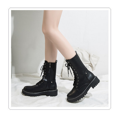 Alkalmi női bőrcsizma lapos talppal és fűzővel