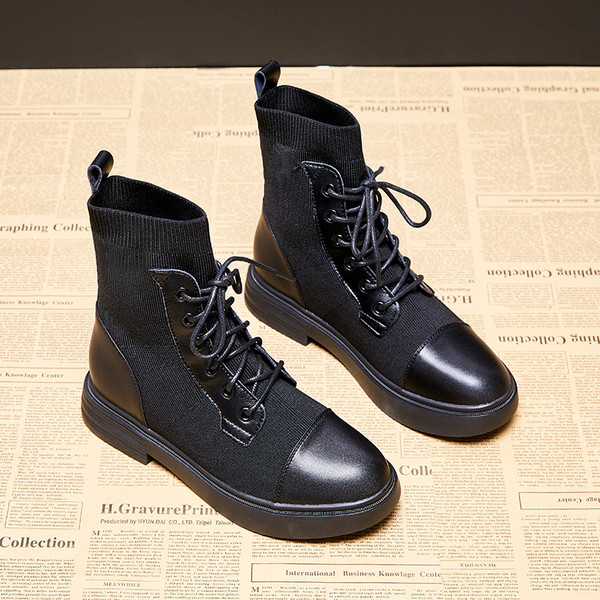 Sieviešu ikdienas zābaki melnā krāsā ar mežģīnēm un plakanu zoli