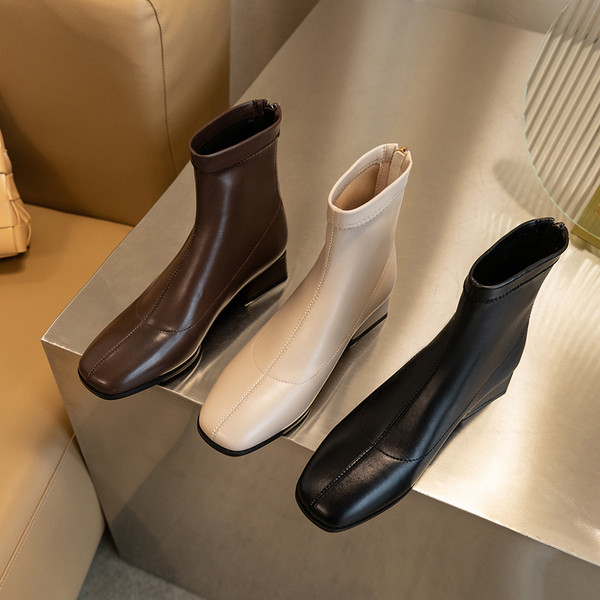 Modern bőrcsizma 3,5 cm vastag sarokkal