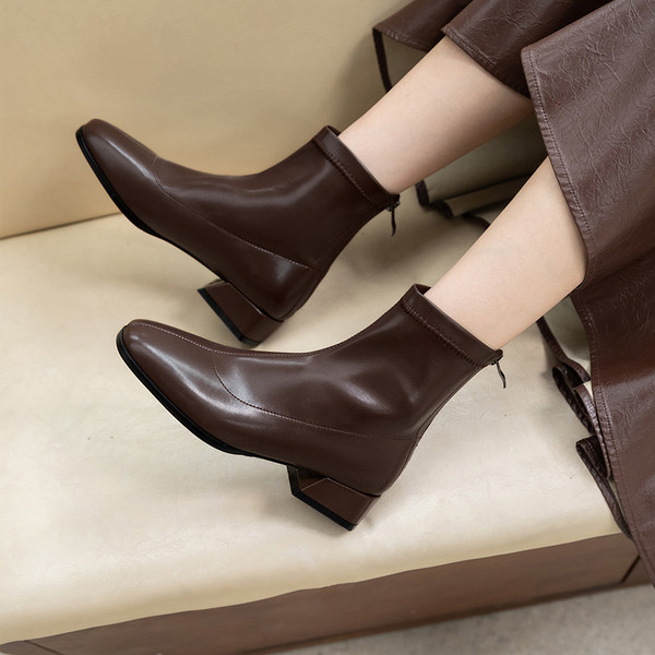 Modern bőrcsizma 3,5 cm vastag sarokkal