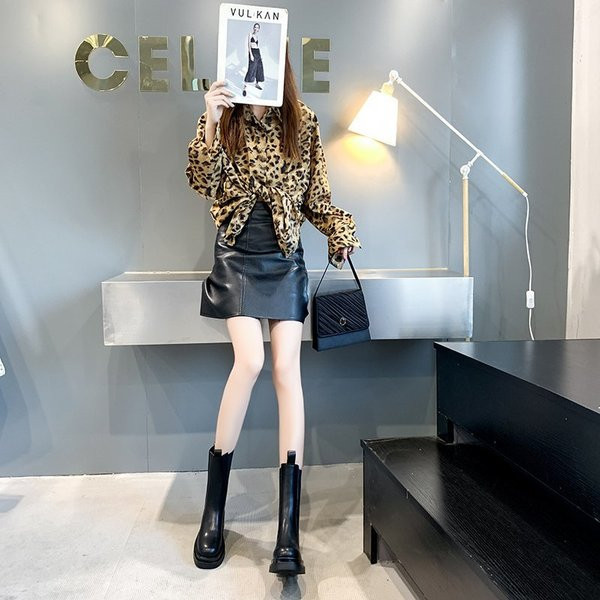 Öko bőrből készült, fekete színű, durva talpú női csizma új modellje