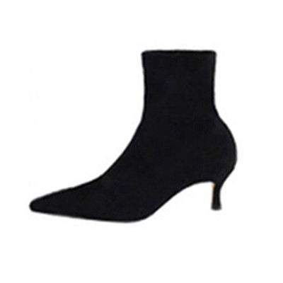 Moodsad kontsaga naiste saapad - musta värvi terava otsaga mudel