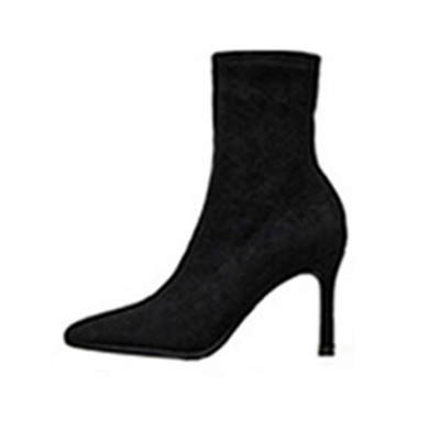 Moodsad kontsaga naiste saapad - musta värvi terava otsaga mudel