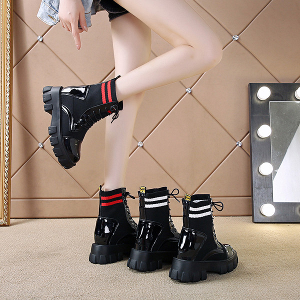 Moodsad musta värvi krobelise tallaga naiste lakknahast saapad