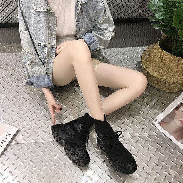 Új modell női sportcipő durva talppal, fekete színben