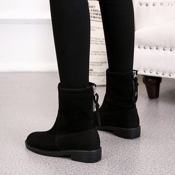 Női alkalmi csizma cipzárral öko velúrból, fekete színben - meleg béléssel vagy anélkül