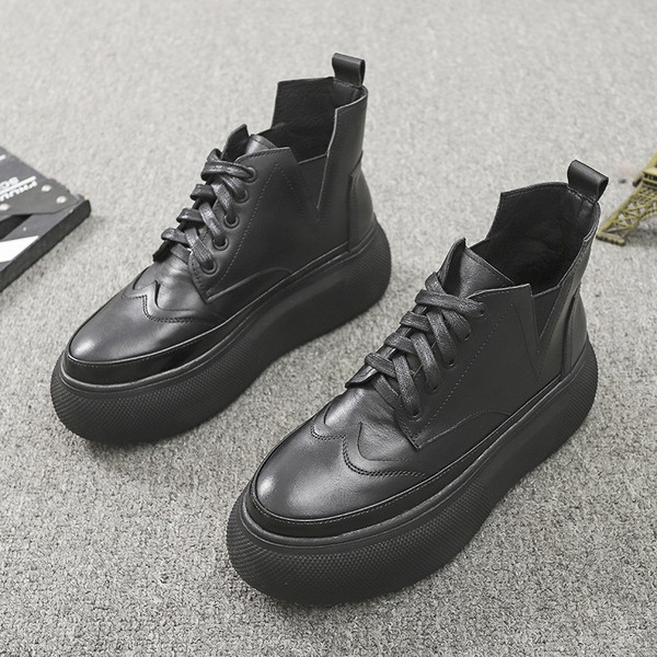 Alkalmi női csizma műbőrből, lapos talppal