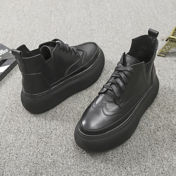 Alkalmi női csizma műbőrből, lapos talppal