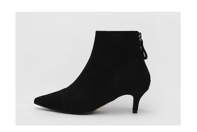 Ženske čizme na špic od eko antilopa ili eko kože sa tankom petom