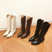 Női bőrcsizma - retro stílusú, alacsony sarkú