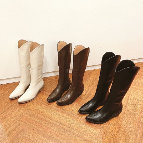 Női bőrcsizma - retro stílusú, alacsony sarkú