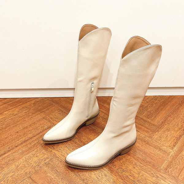 Női bőrcsizma - retro stílusú, alacsony sarkú