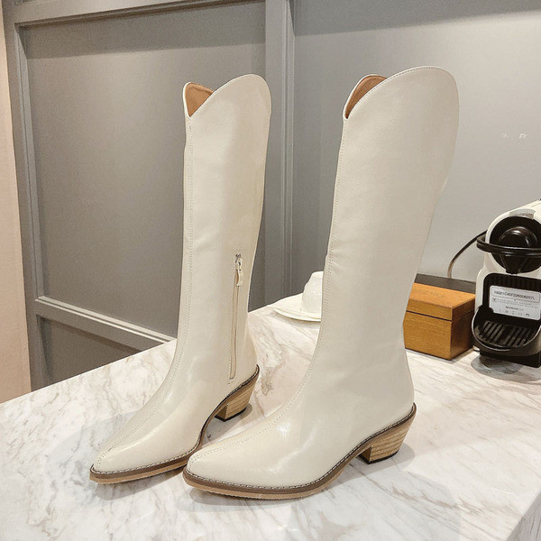 Női bőrcsizma - retro stílusú, alacsony sarkú