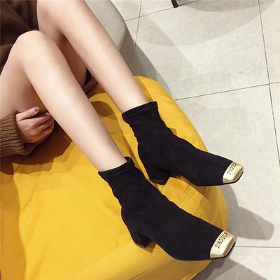 Sieviešu modernie zābaki vai zeķu zābaki