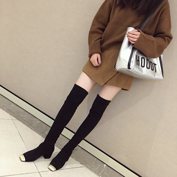 Sieviešu modernie zābaki vai zeķu zābaki