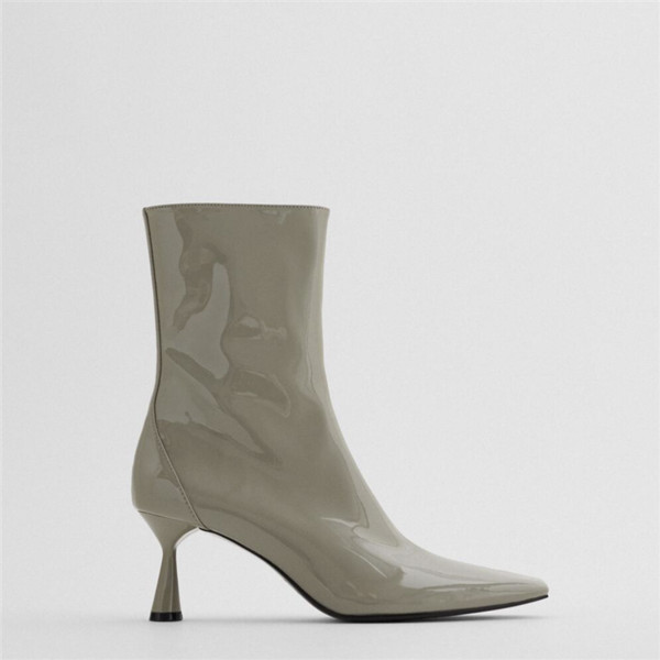 Modern női lakkcsizma vékony sarokkal