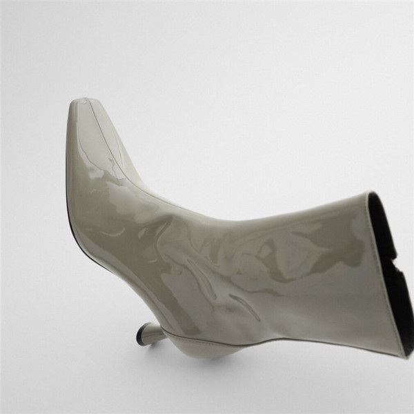 Modern női lakkcsizma vékony sarokkal