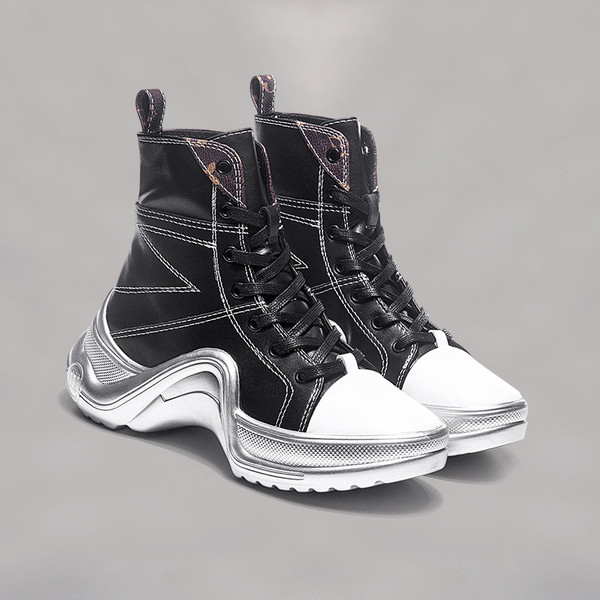 Sieviešu sporta zābaki no eko ādas ar raupju zoli