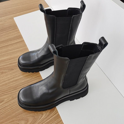 Női alkalmi csizma ökobőrből fekete színben - két modell