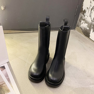 Ikdienas sieviešu zābaki ar plakanu zoli melnā krāsā - vairāki modeļi