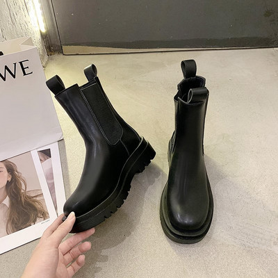 Ikdienas sieviešu zābaki ar plakanu zoli melnā krāsā - vairāki modeļi