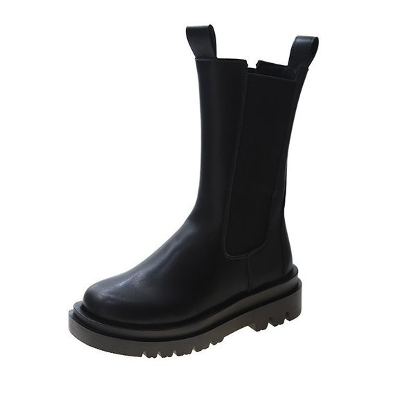 Ikdienas sieviešu zābaki ar plakanu zoli melnā krāsā - vairāki modeļi