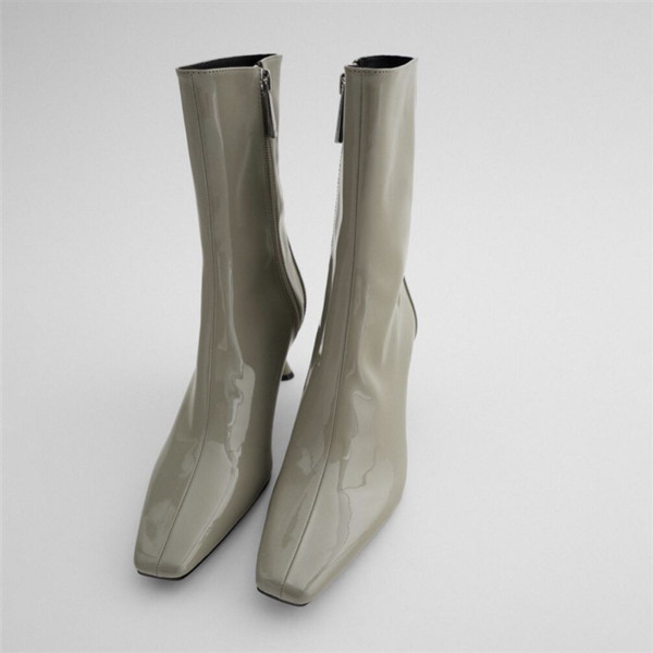 Moodsad õhukeste kontsadega naiste lakknahast saapad – terava otsaga mudel