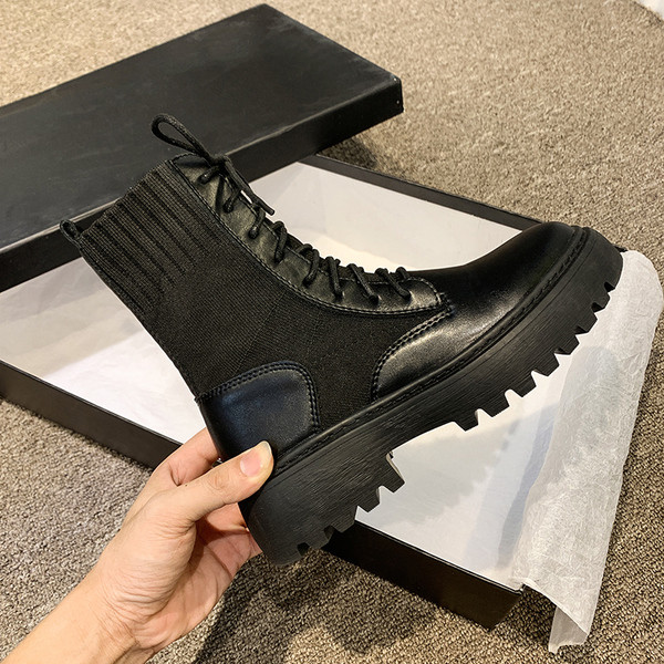 Novi model ženskih čizama sa pertlom i ravnim đonom u crnoj boji