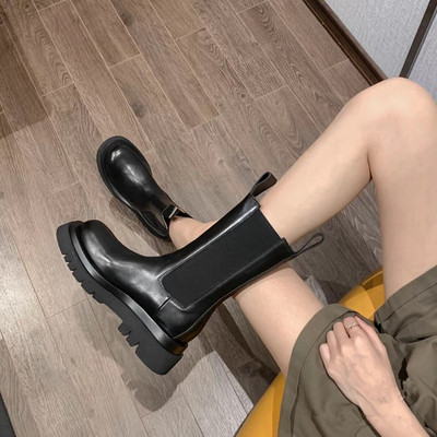 Eko bőrből készült, lapos talpú női csizma fekete színben