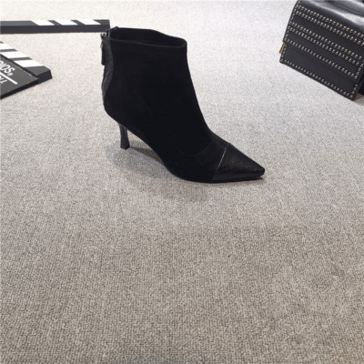 Stílusos női csizma hegyes modell 5 cm-es sarokkal