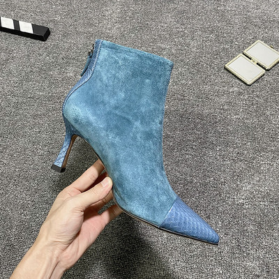 Stílusos női csizma hegyes modell 5 cm-es sarokkal