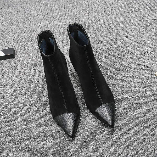 Stílusos női csizma hegyes modell 5 cm-es sarokkal