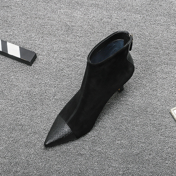 Stílusos női csizma hegyes modell 5 cm-es sarokkal