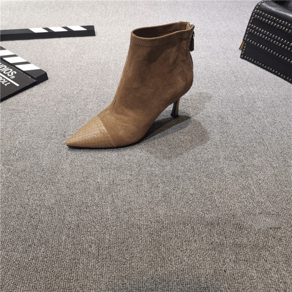 Stílusos női csizma hegyes modell 5 cm-es sarokkal