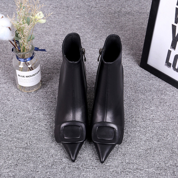 Mustad 7 cm kontsaga ökonahast naiste saapad