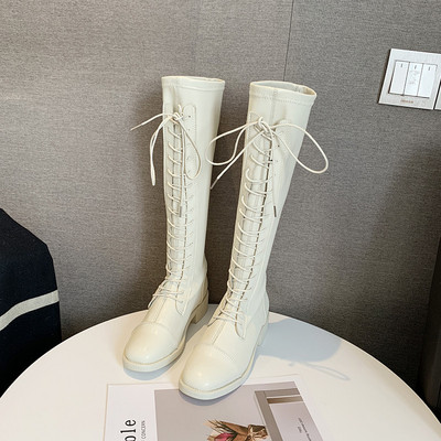 Nahast naiste paeltega talvesaapad