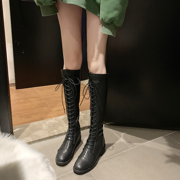 Nahast naiste paeltega talvesaapad